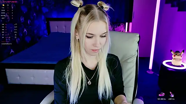 Snapshot of ShhhO_O chatting on December 1, 2025, 4:56 pm ShhhO O online show from December 1, 2025, 4:56 pm