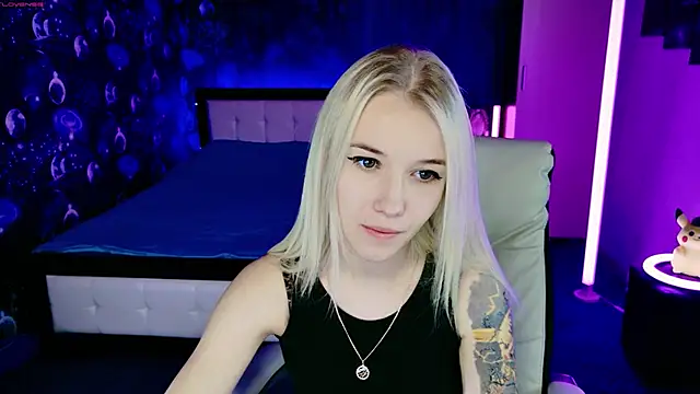 Snapshot of ShhhO_O chatting on December 5, 2025, 1:31 pm ShhhO O online show from December 5, 2025, 1:31 pm