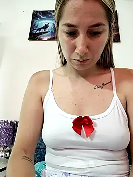 Snapshot of Iris_love18 chatting on April 22, 2026, 12:50 pm Iris love18 online show from April 22, 2026, 12:50 pm