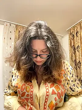 NadiraNoor online show from March 5, 2026, 11:01 pm