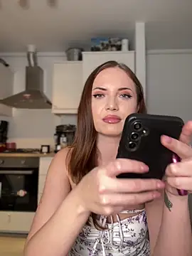 AvaGianna online show from November 4, 2025, 2:16 pm