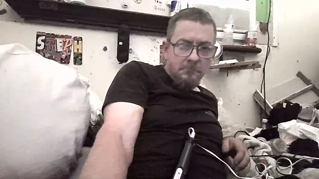 Snapshot of samnmike chatting on April 1, 2026, 12:00 am samnmike online show from April 1, 2026, 12:00 am