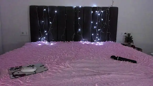 Snapshot of Mika_Ray chatting on December 25, 2024, 11:10 pm Mika Ray online show from December 25, 2024, 11:10 pm