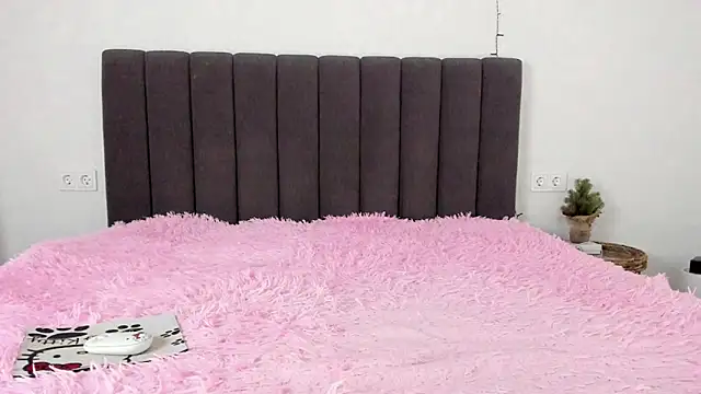 Snapshot of Mika_Ray chatting on February 6, 2025, 1:27 am Mika Ray online show from February 6, 2025, 1:27 am