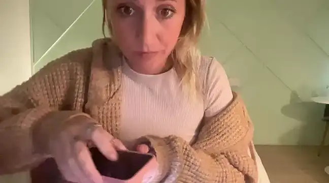 Snapshot of Aggbb chatting on January 12, 2025, 8:36 pm Aggbb online show from January 12, 2025, 8:36 pm