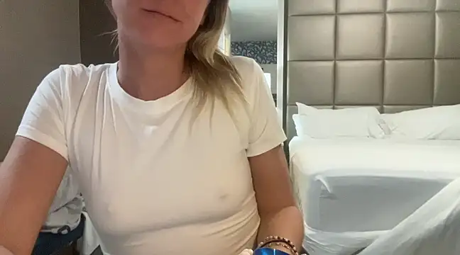 Snapshot of Aggbb chatting on January 15, 2025, 5:47 pm Aggbb online show from January 15, 2025, 5:47 pm