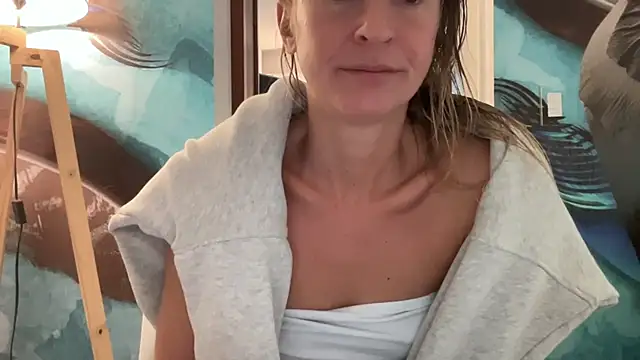 Snapshot of Aggbb chatting on March 13, 2025, 11:51 am Aggbb online show from March 13, 2025, 11:51 am