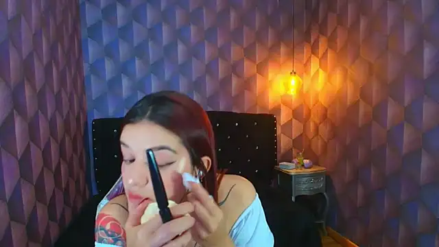 LiaHarryis online show from November 13, 2025, 6:18 pm