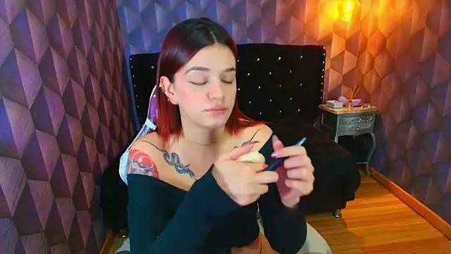 LiaHarryis online show from November 14, 2025, 6:17 pm