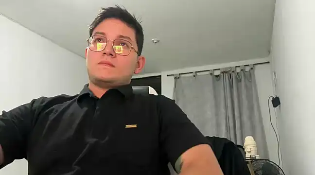 Snapshot of unoxestres chatting on January 2, 2025, 5:14 am unoxestres online show from January 2, 2025, 5:14 am