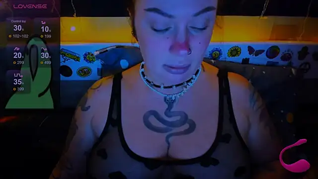 Snapshot of EllieOz chatting on January 4, 2025, 5:47 pm EllieOz online show from January 4, 2025, 5:47 pm
