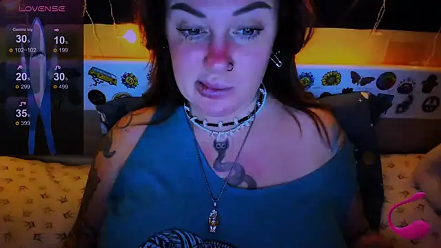 Snapshot of EllieOz chatting on January 13, 2025, 4:19 pm EllieOz online show from January 13, 2025, 4:19 pm