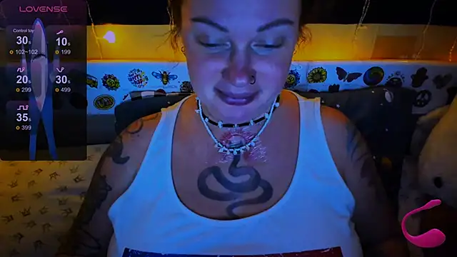 Snapshot of EllieOz chatting on January 14, 2025, 9:09 pm EllieOz online show from January 14, 2025, 9:09 pm