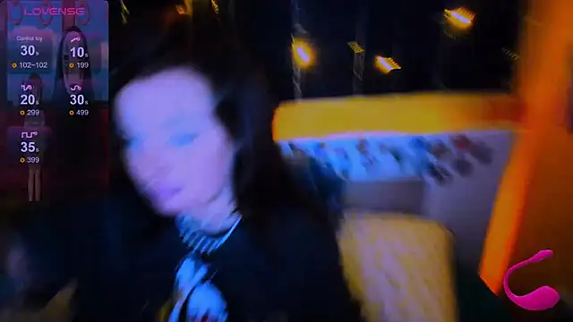 Snapshot of EllieOz chatting on February 4, 2025, 2:21 pm EllieOz online show from February 4, 2025, 2:21 pm