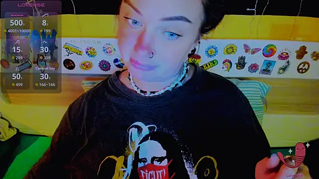 Snapshot of EllieOz chatting on October 23, 2025, 6:28 pm EllieOz online show from October 23, 2025, 6:28 pm