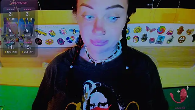 Snapshot of EllieOz chatting on October 25, 2025, 5:08 pm EllieOz online show from October 25, 2025, 5:08 pm