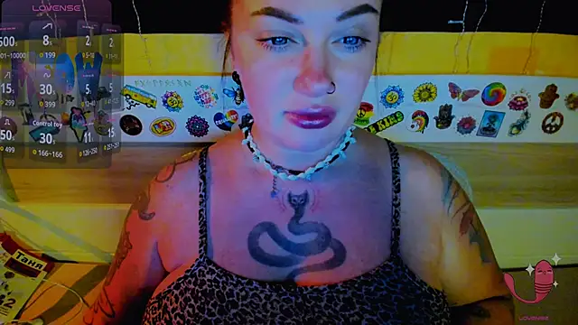 Snapshot of EllieOz chatting on November 5, 2025, 7:03 pm EllieOz online show from November 5, 2025, 7:03 pm