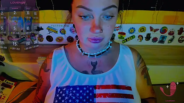 Snapshot of EllieOz chatting on November 14, 2025, 3:22 pm EllieOz online show from November 14, 2025, 3:22 pm