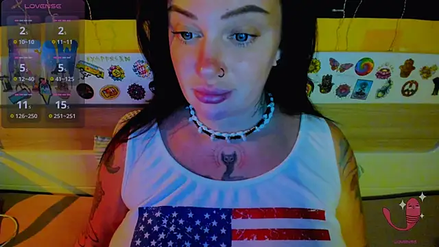 Snapshot of EllieOz chatting on November 15, 2025, 3:30 pm EllieOz online show from November 15, 2025, 3:30 pm