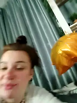 Snapshot of EllieOz chatting on November 19, 2025, 11:54 am EllieOz online show from November 19, 2025, 11:54 am