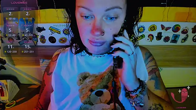 Snapshot of EllieOz chatting on November 20, 2025, 5:56 pm EllieOz online show from November 20, 2025, 5:56 pm