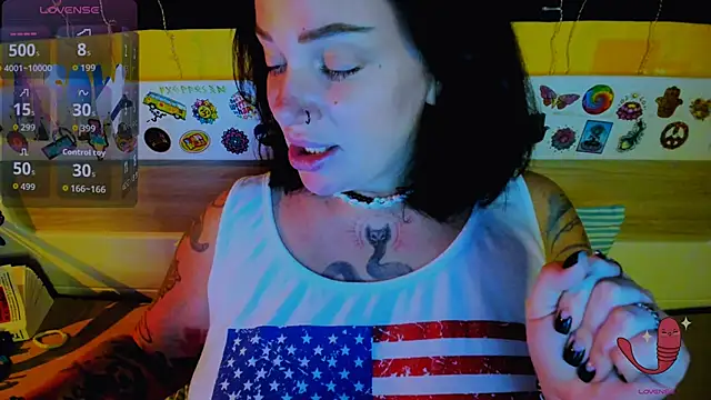 Snapshot of EllieOz chatting on November 21, 2025, 8:40 pm EllieOz online show from November 21, 2025, 8:40 pm