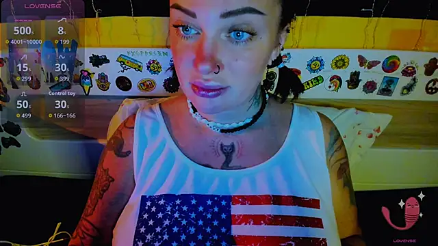 Snapshot of EllieOz chatting on November 23, 2025, 1:55 pm EllieOz online show from November 23, 2025, 1:55 pm