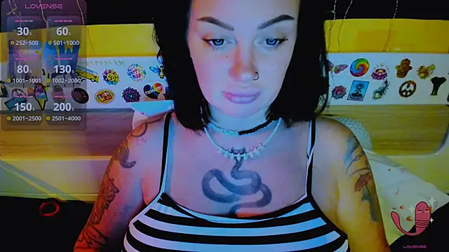 Snapshot of EllieOz chatting on November 26, 2025, 2:07 pm EllieOz online show from November 26, 2025, 2:07 pm