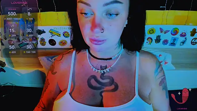 Snapshot of EllieOz chatting on December 3, 2025, 3:54 pm EllieOz online show from December 3, 2025, 3:54 pm