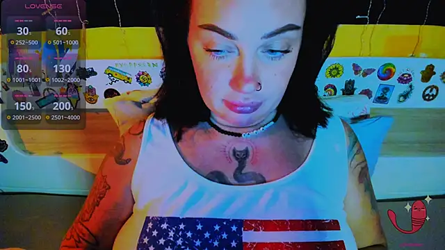 Snapshot of EllieOz chatting on December 5, 2025, 5:53 pm EllieOz online show from December 5, 2025, 5:53 pm