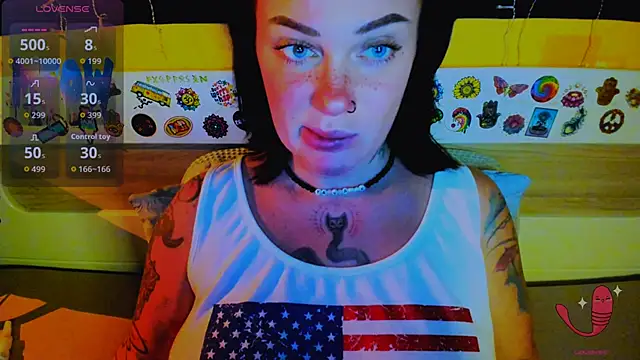 Snapshot of EllieOz chatting on December 14, 2025, 2:55 pm EllieOz online show from December 14, 2025, 2:55 pm