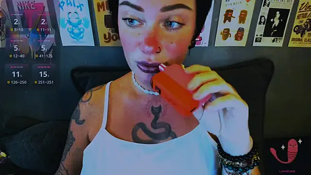 EllieOz online show from May 3, 2026, 4:13 pm