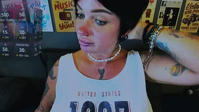 EllieOz online show from May 30, 2026, 2:36 pm