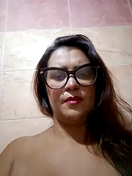 TwoMina online show from April 17, 2026, 4:04 am