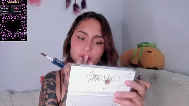 Violette-Ramirez01 online show from December 1, 2025, 7:08 pm