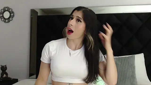 Snapshot of KinaCooper chatting on December 4, 2025, 5:43 pm KinaCooper online show from December 4, 2025, 5:43 pm