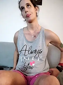 LauraBaby online show from November 30, 2025, 1:48 pm