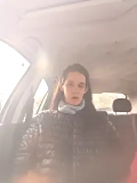 LauraBaby online show from April 9, 2026, 9:04 am