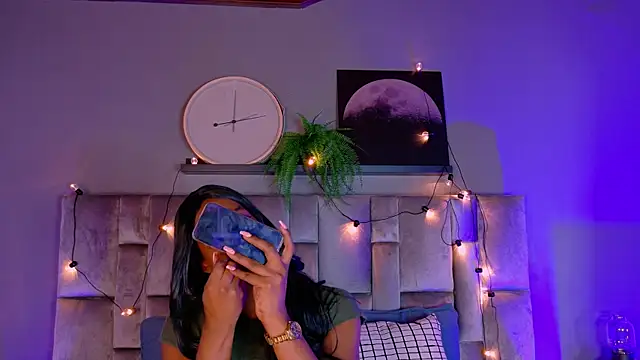 Snapshot of nahomi_campbell chatting on October 21, 2025, 7:36 pm nahomi campbell online show from October 21, 2025, 7:36 pm