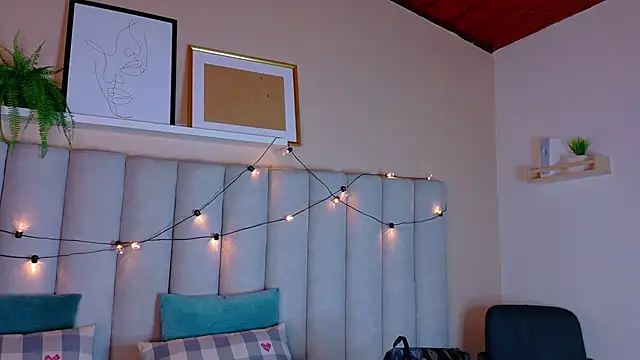 Snapshot of nahomi_campbell chatting on November 19, 2025, 7:36 pm nahomi campbell online show from November 19, 2025, 7:36 pm