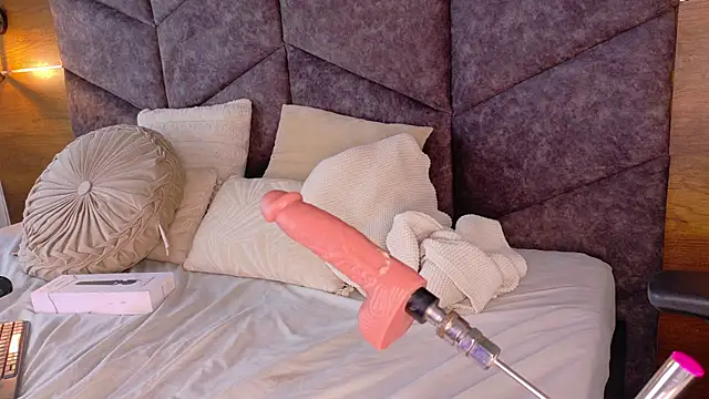 nahomi campbell online show from March 8, 2026, 2:04 am