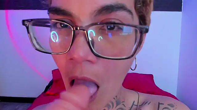 Snapshot of anaroman01 chatting on December 21, 2024, 2:30 am anaroman01 online show from December 21, 2024, 2:30 am