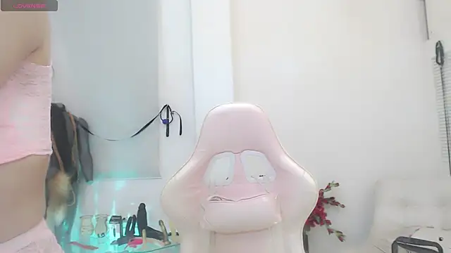 sasha mom69  online show from November 30, 2025, 4:33 pm