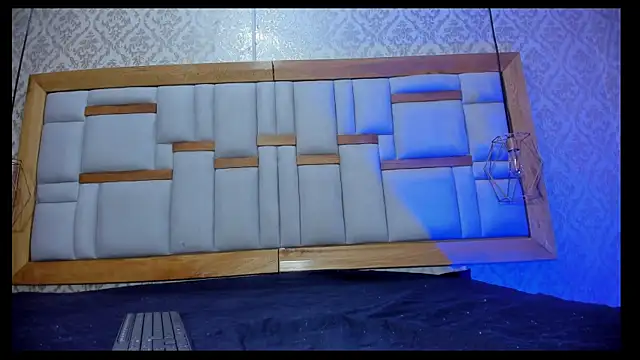 arl chloee online show from November 5, 2025, 3:06 am