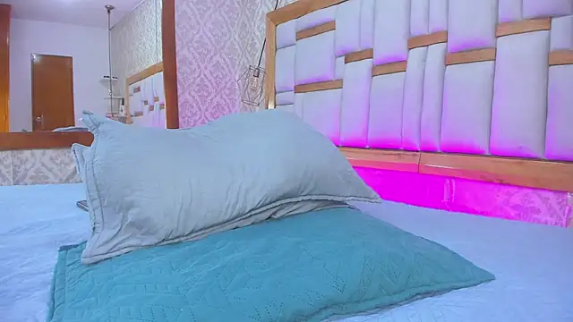 arl chloee online show from November 13, 2025, 3:27 am