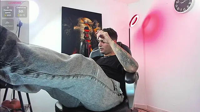 Nicolas Fellener online show from November 3, 2025, 5:20 am