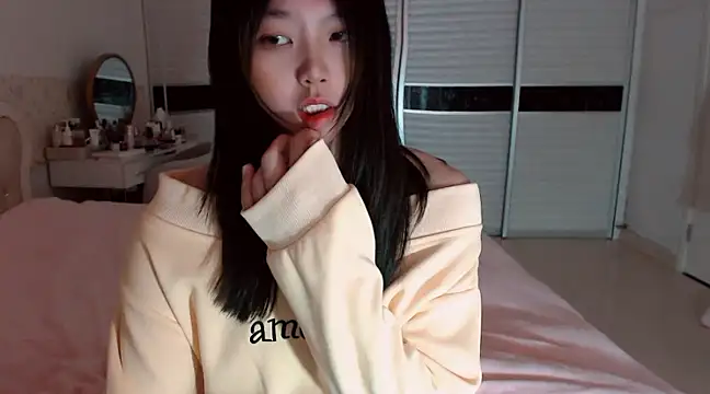 -Lucky Girl online show from February 26, 2025, 1:53 am