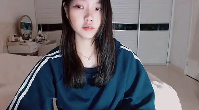 -Lucky Girl online show from March 2, 2025, 1:04 am