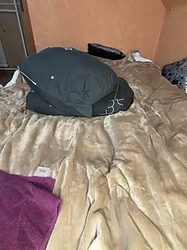 tmona1917 online show from December 3, 2025, 12:47 pm