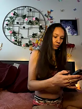 Snapshot of _Neeka_ chatting on November 12, 2025, 3:45 pm Neeka online show from November 12, 2025, 3:45 pm